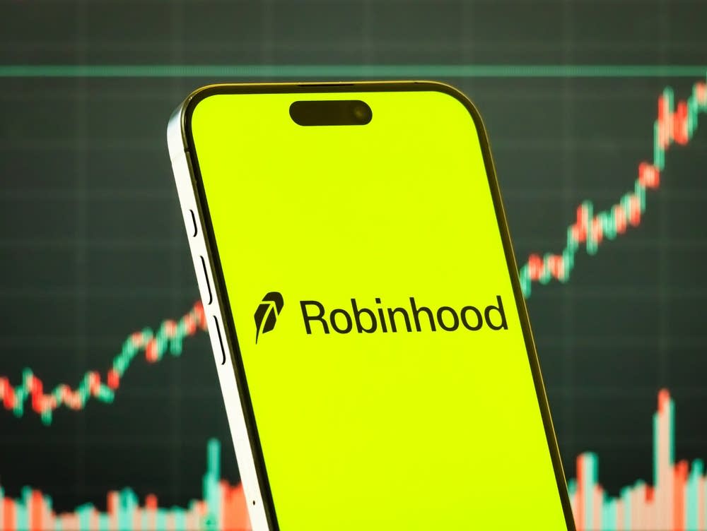 Robinhood Launches Social Trading and Prepares for S&P 500 Debut in September 2025