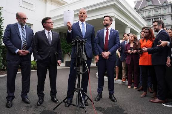 John Curtis on Government Shutdown and Trump’s Gaza Peace Efforts