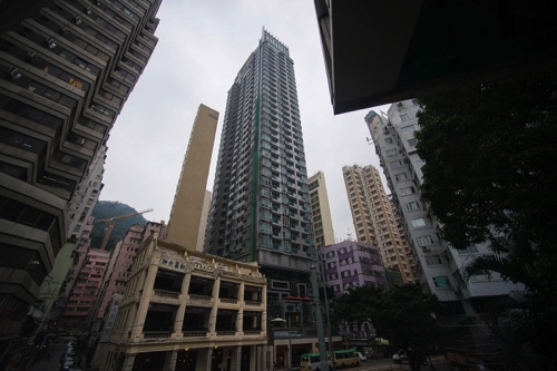 Hong Kong Renters Turn to ‘Haunted Apartments’ for Huge Discounts Amid Skyrocketing Housing Prices